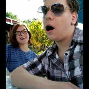 Meet your Posher, Courtney