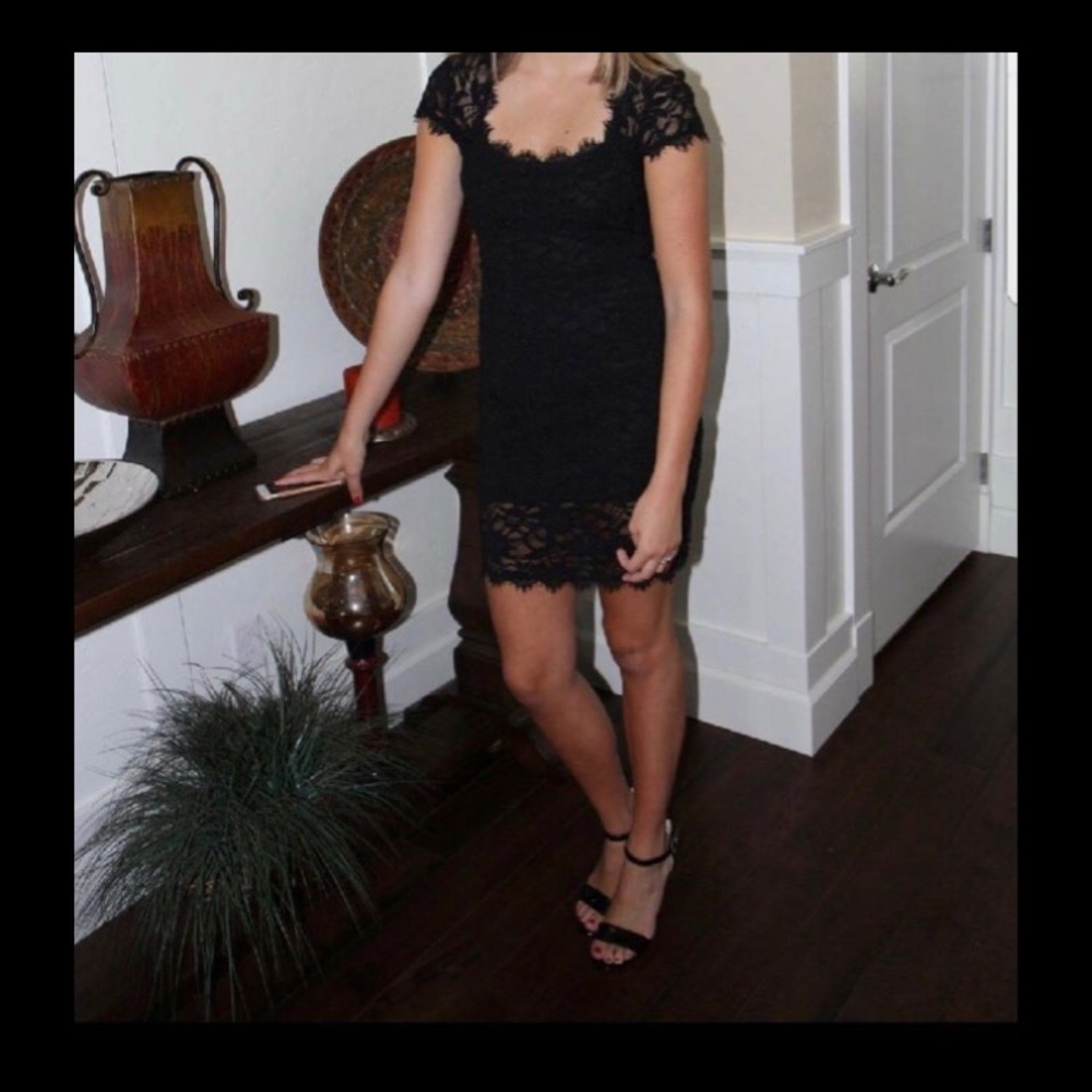 BLACK LACE DRESS
