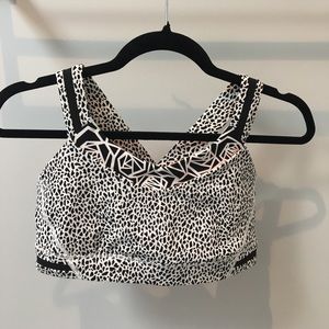 Lululemon size 6 CUTE sports bra-like new
