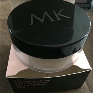 Translucent loose powder