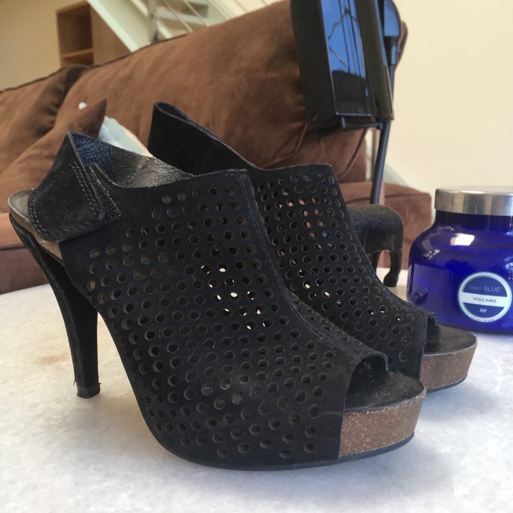 Vince Camuto size 6 heels