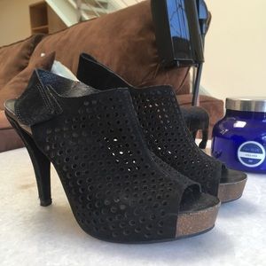 Vince Camuto size 6 heels