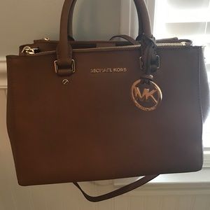 Brown Micheal Kors bag w/optional cross body strap