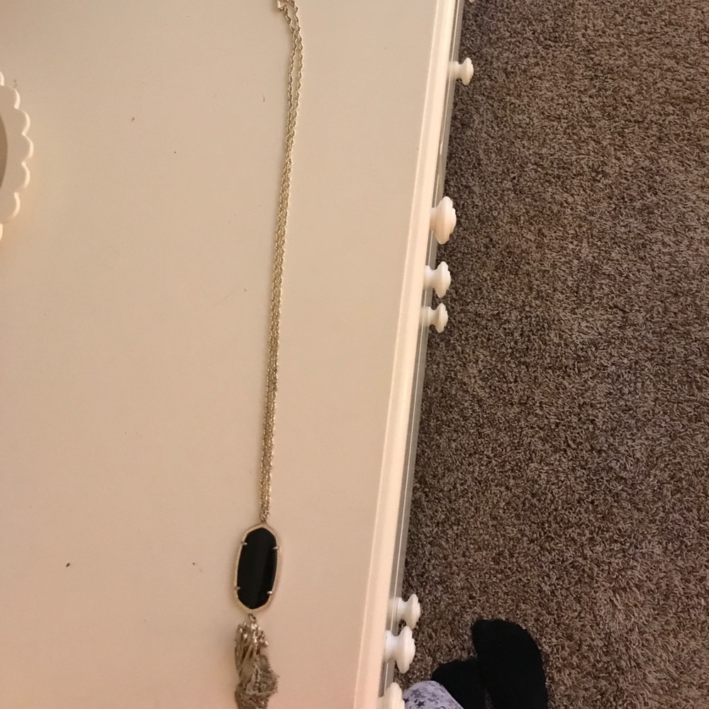 Kendra Scott necklace