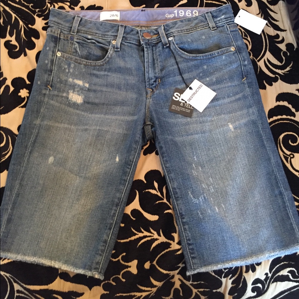 NWT GAP 1969 destructed denim Bermudas size 28/6