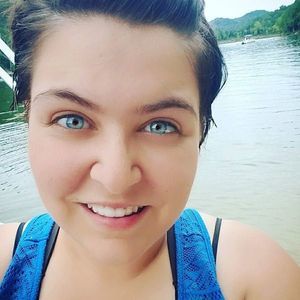 Meet your Posher, Lola