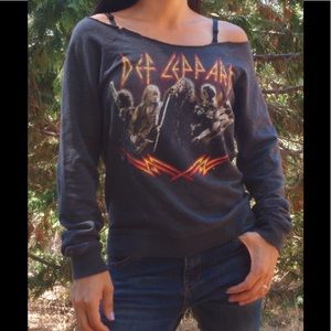 😎 Distressed Def Leppard off shoulder sweater!