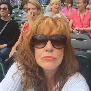 Meet your Posher, Dot