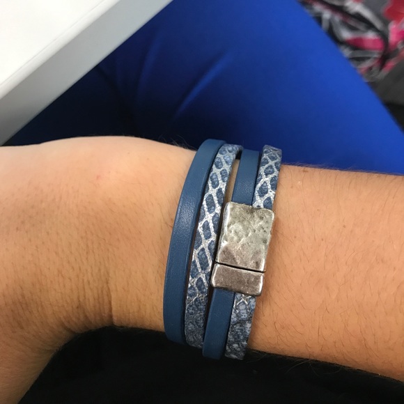 Leather/silver cuff bracelet - Picture 1 of 3