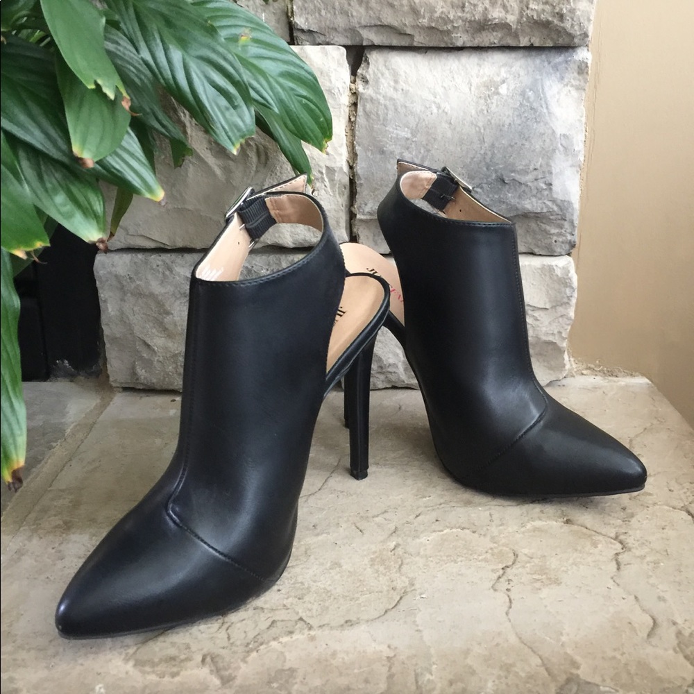 Black bootie with ankle buckle.