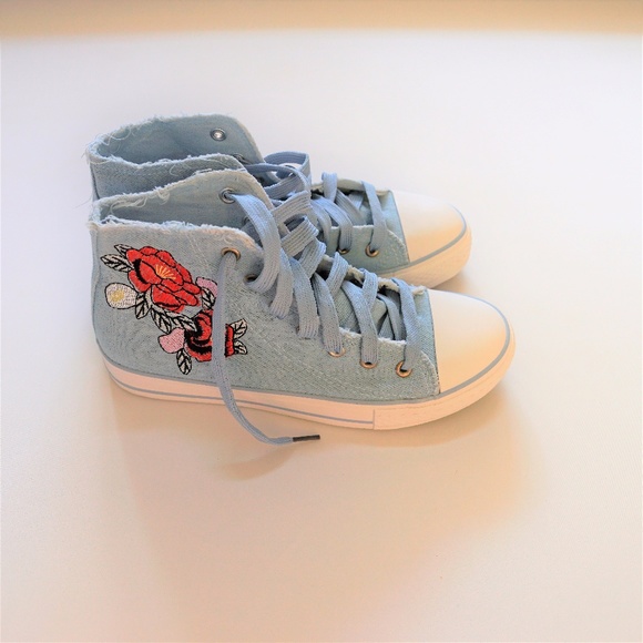 🔴 Floral patch high top sneakers light blue denim - Picture 3 of 8