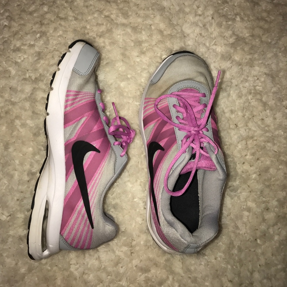 Nike tennis shoes