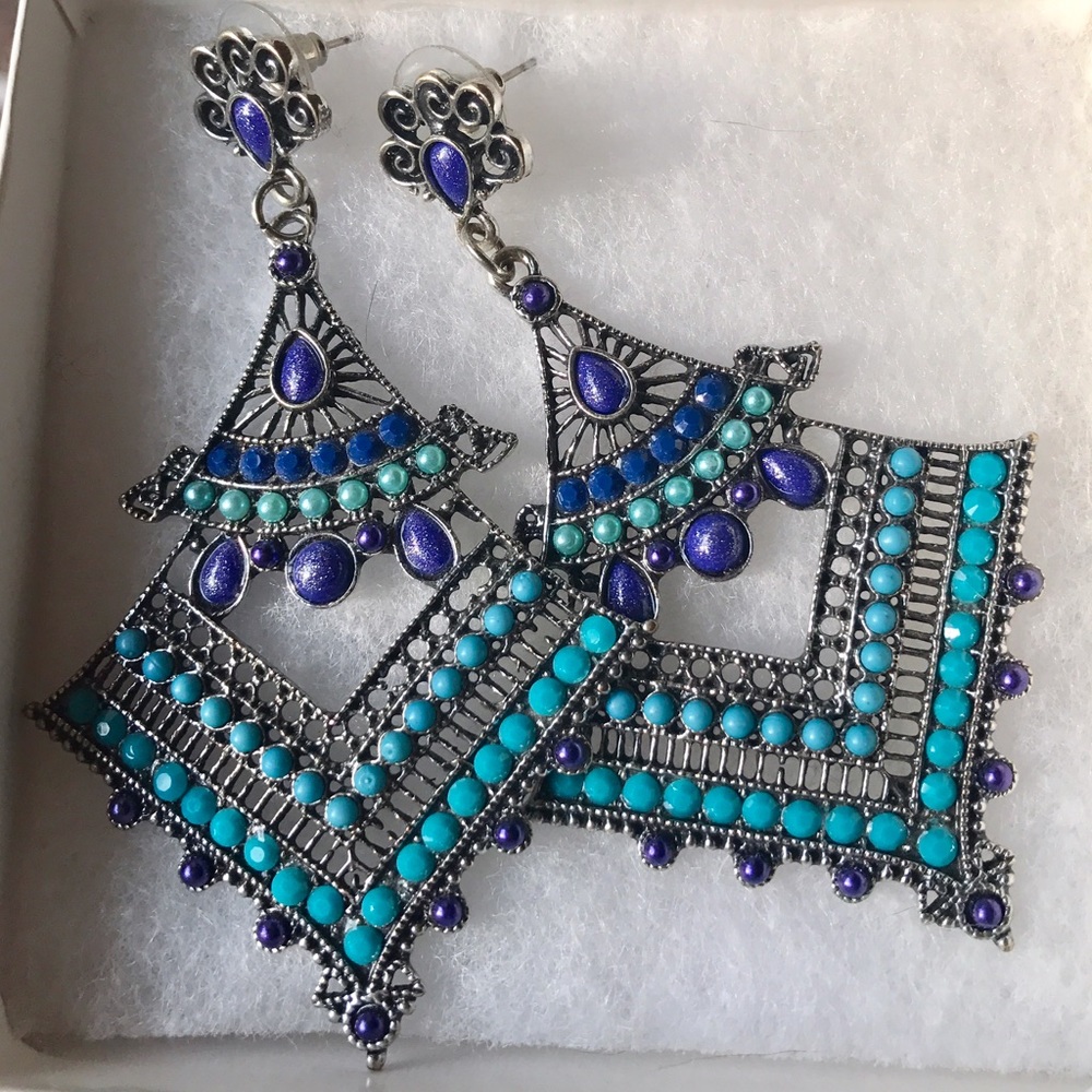 Gorgeous blue chandelier earrings 💎