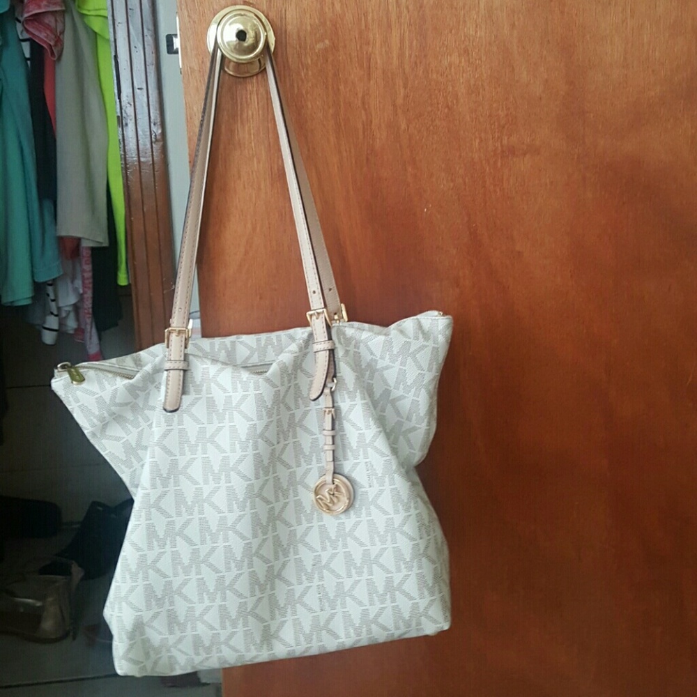 SOLD! on ♏Michael Kors Large Vanilla tote