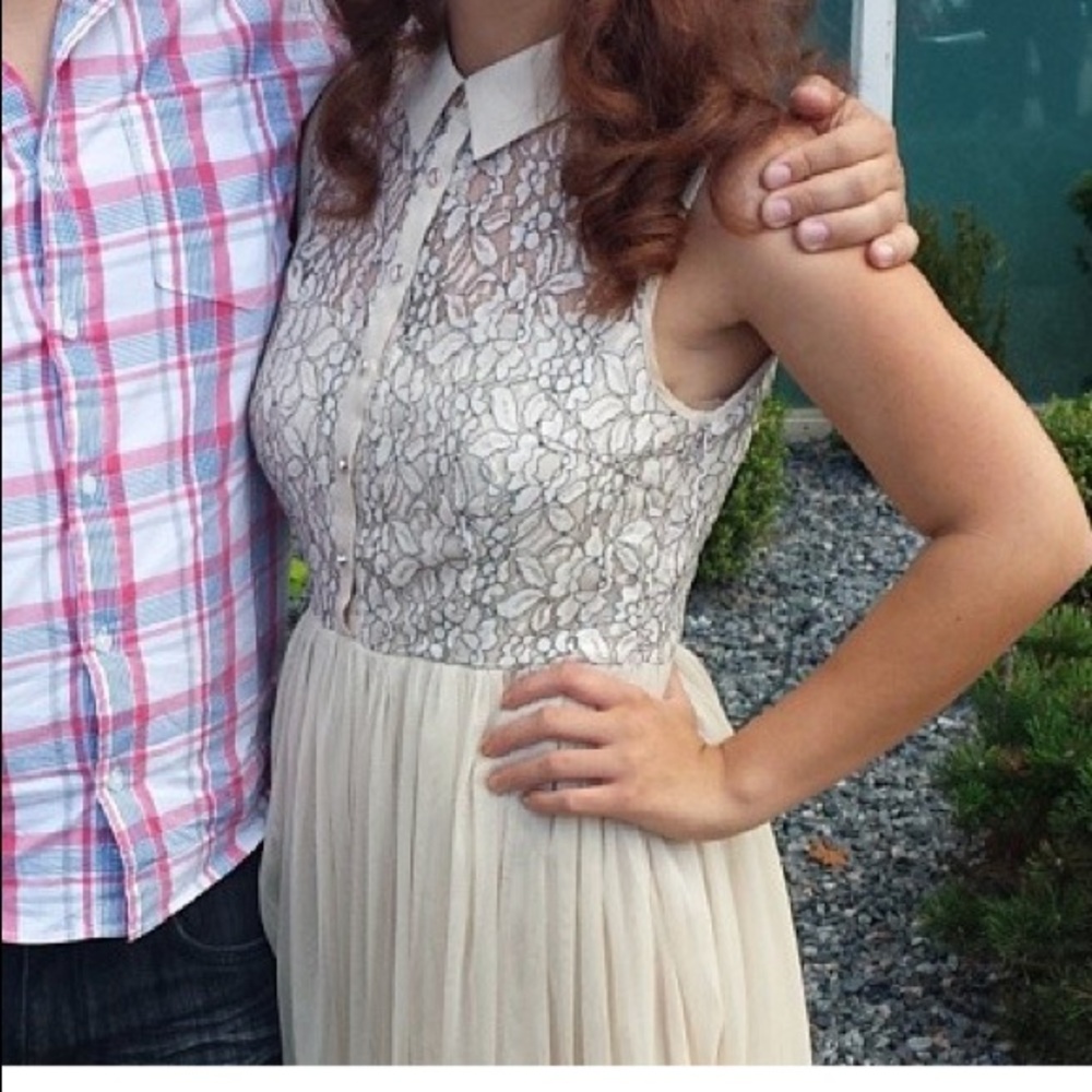 Beige lace dress collared