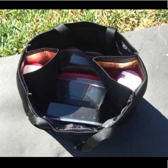 VICTORIA'S SECRET COOLER! 😎 - Picture 3 of 5