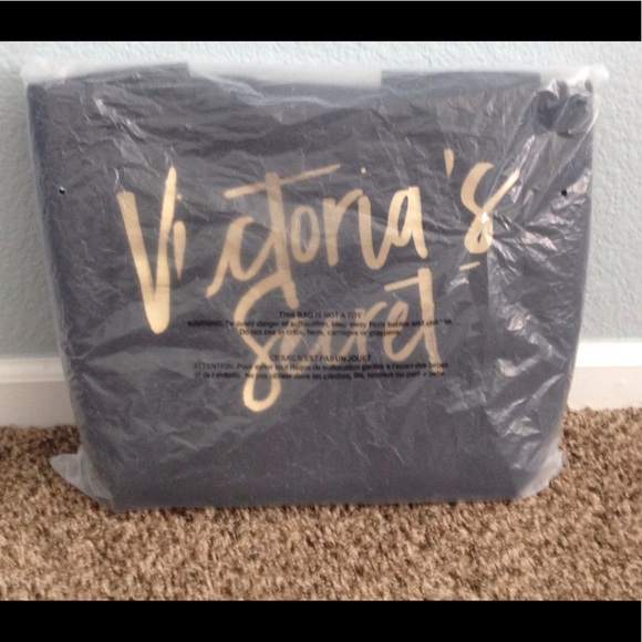 VICTORIA'S SECRET COOLER! 😎 - Picture 5 of 5