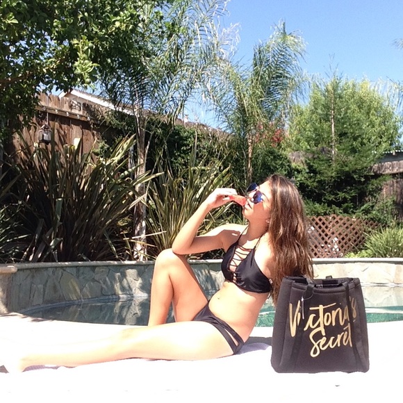 VICTORIA'S SECRET COOLER! 😎 - Picture 1 of 5