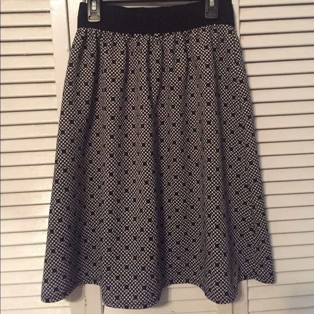 Black and creme patterned skirt