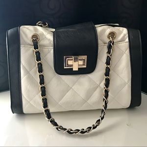 Contrast Purse