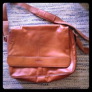 Kenneth Cole Reaction messenger leather brown bag