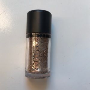 MAC glitter eyeshadow in shade Gold