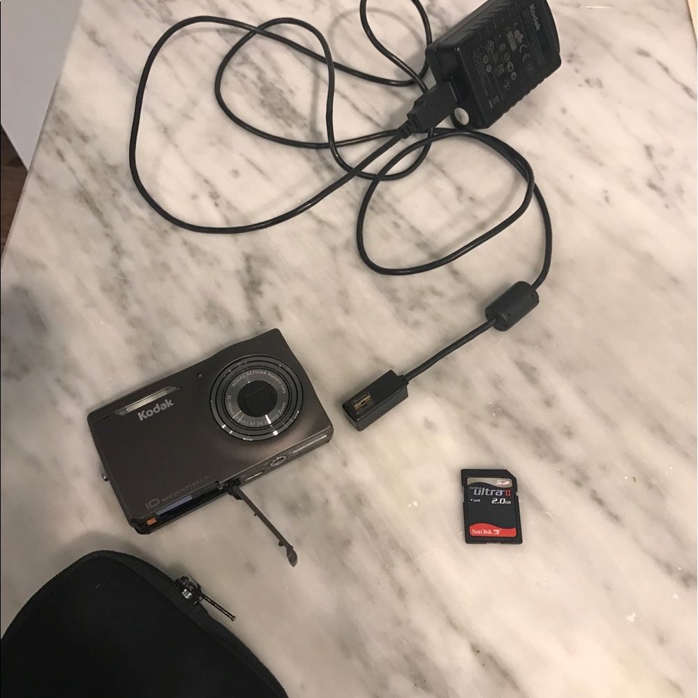 Kodak M1033 10 Megapixels Easy Share Camera