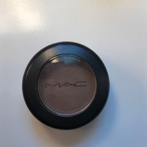 MAC eyeshadow in shade Cork