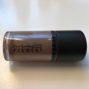 MAC eyeshadow in shade Deep Brown