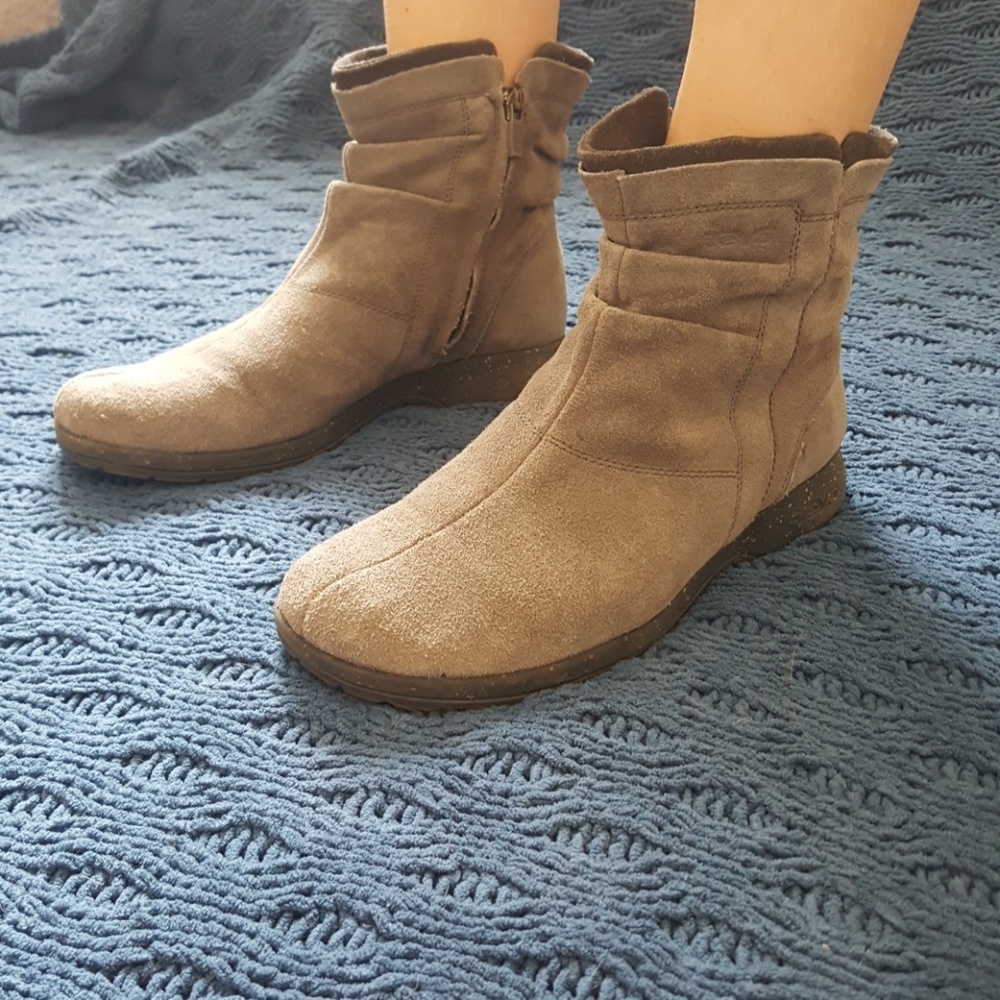 Teva's booties