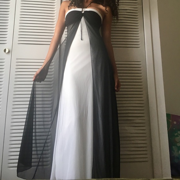 Black & White gown - Picture 2 of 4