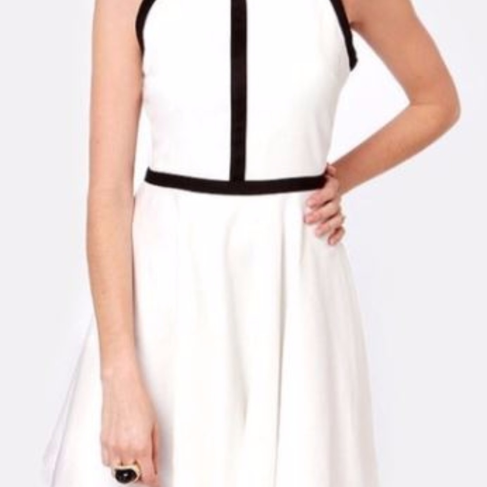 Classy BB Dakota Dress in White/Black
