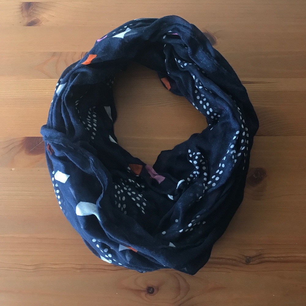 Women's Geo Pattern Infinity Scarf