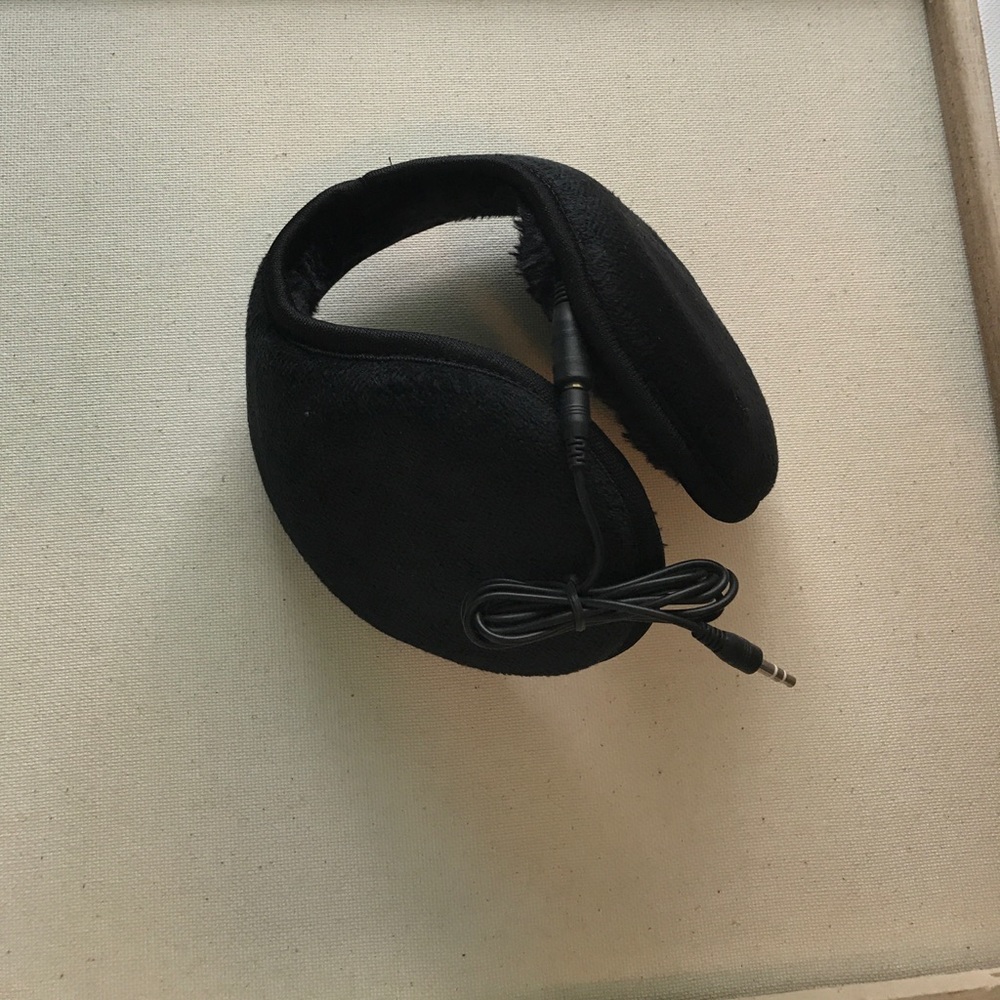 Earmuffs with built in earbuds