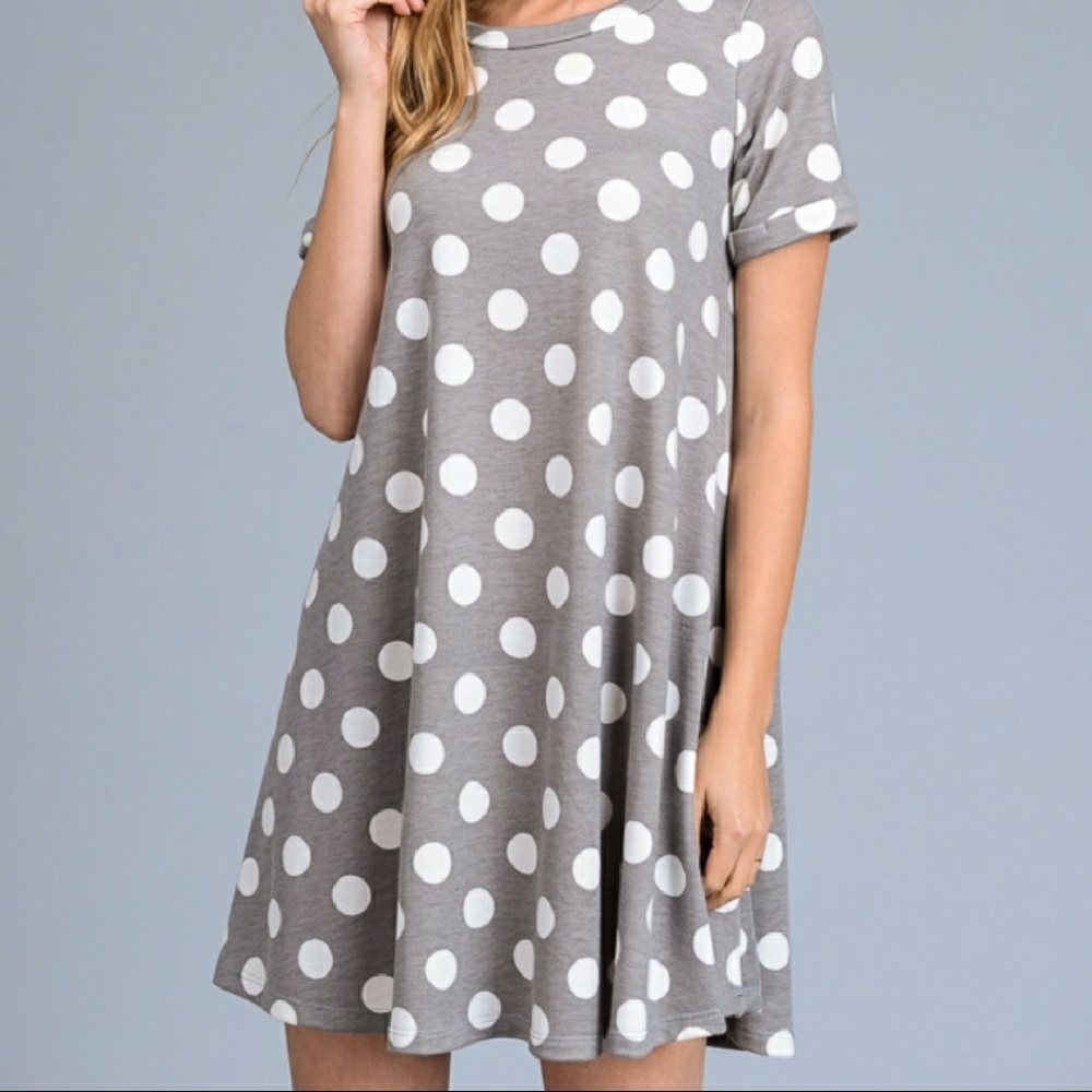 Gorgeous polka dot printed dress.