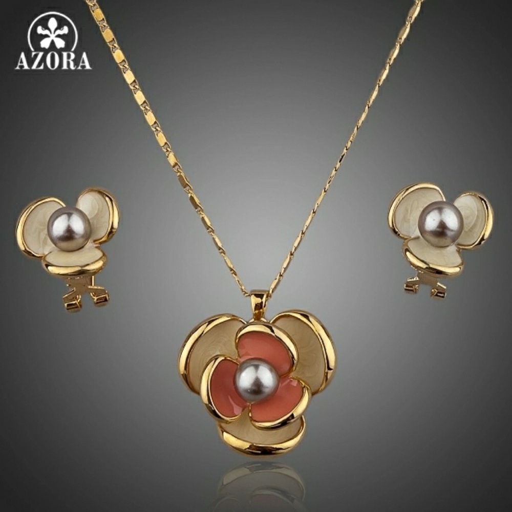 Azora classic gold color flower pendant chain