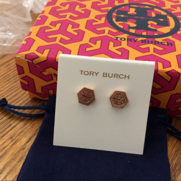 TORY BURCH HEX-LOGO STUD EARRING - Picture 3 of 6