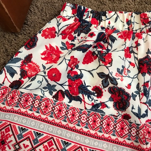 Patterned Flowy Shorts - Picture 2 of 2