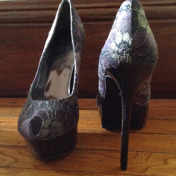 Heels! - Picture 1 of 2