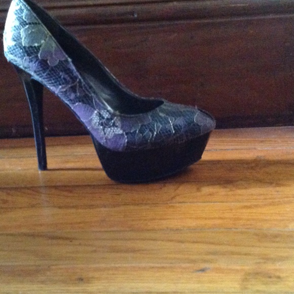 Heels! - Picture 2 of 2