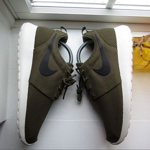 New Nike Roshe Run Running Shoe