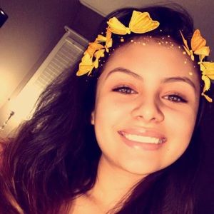 Meet your Posher, Anahi