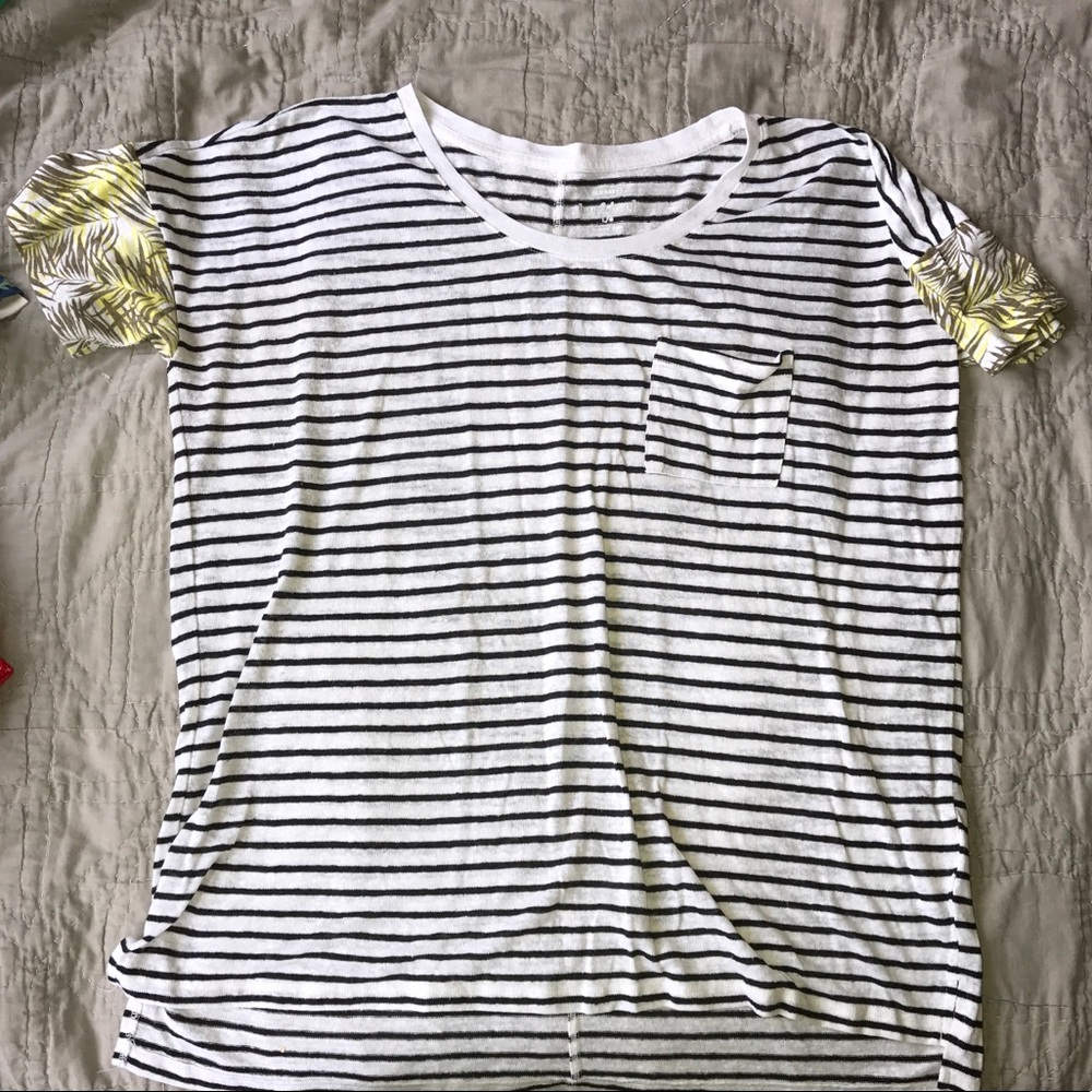 Multi-patterned top - Picture 2 of 3