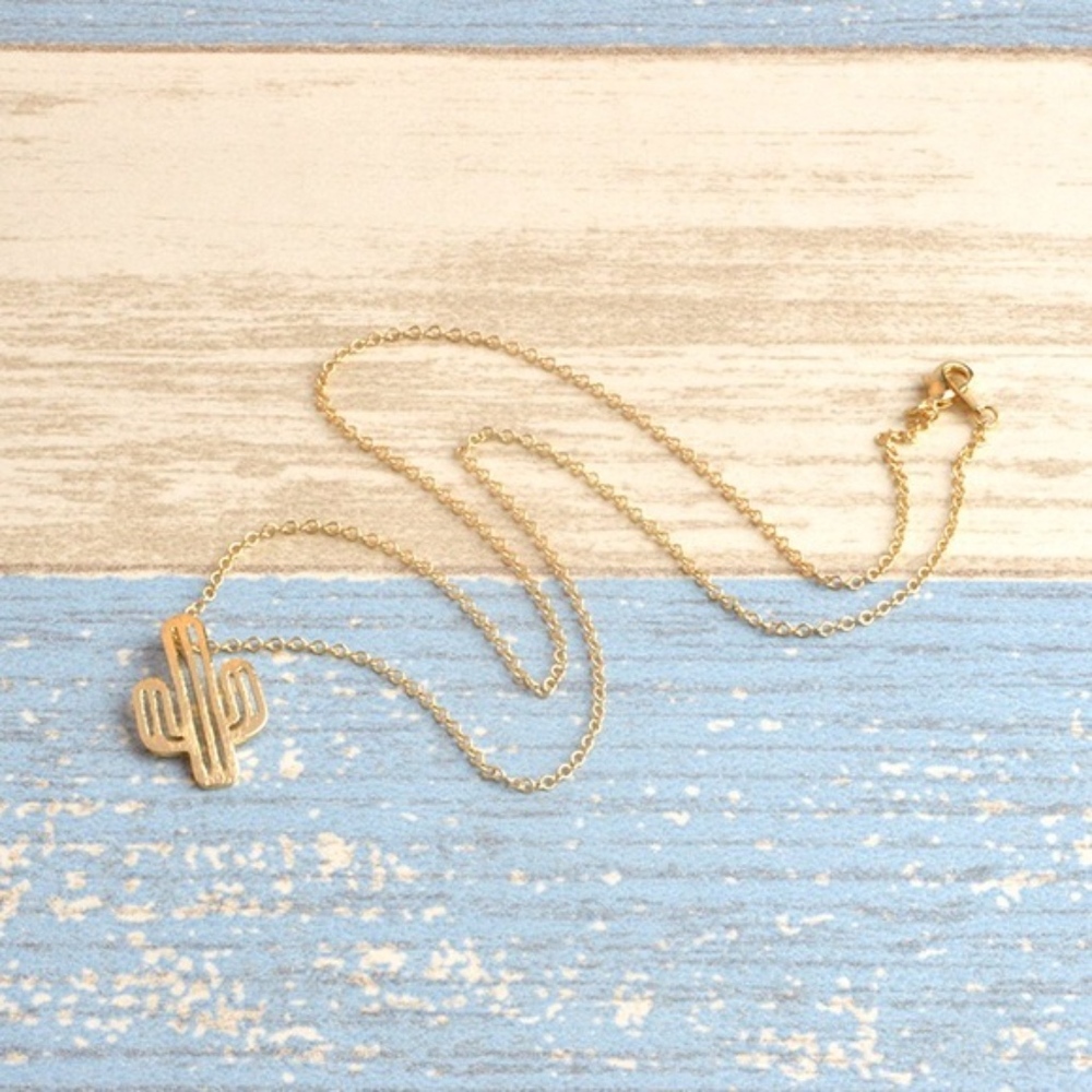 🌵 Cactus Delicate Pendant Necklace in Gold color - Picture 3 of 4