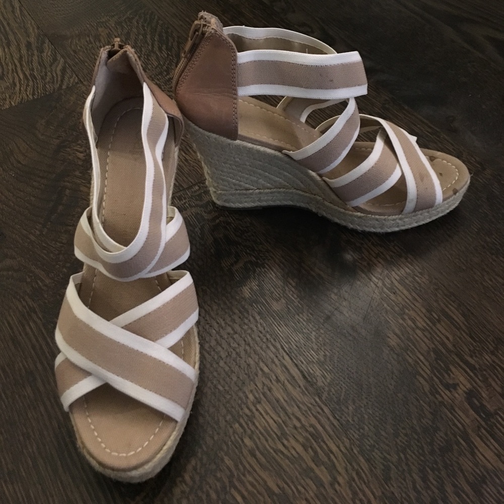 Gap beige and white espadrilles