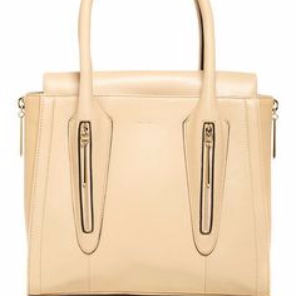⬇️✨HP✨ NWOT Pour La Victoire Riche Leather Tote - Picture 2 of 8