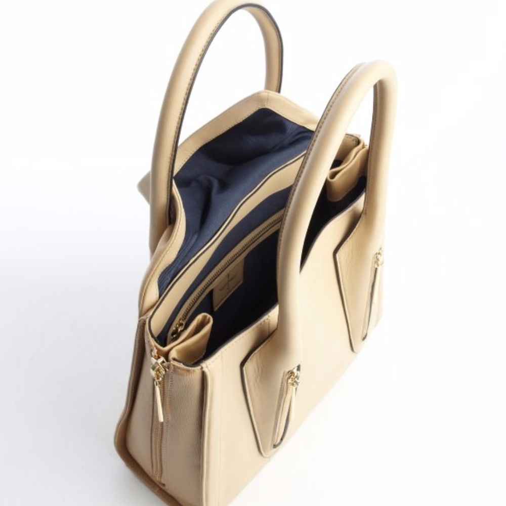 ⬇️✨HP✨ NWOT Pour La Victoire Riche Leather Tote - Picture 6 of 8