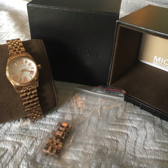 Michael Kors rose gold watch 🌹 - Picture 3 of 4