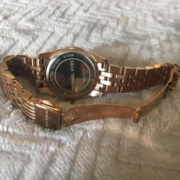 Michael Kors rose gold watch 🌹 - Picture 4 of 4