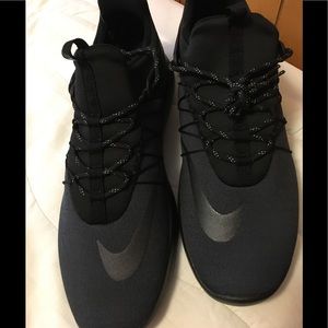Nike Darwin sneakers size 13